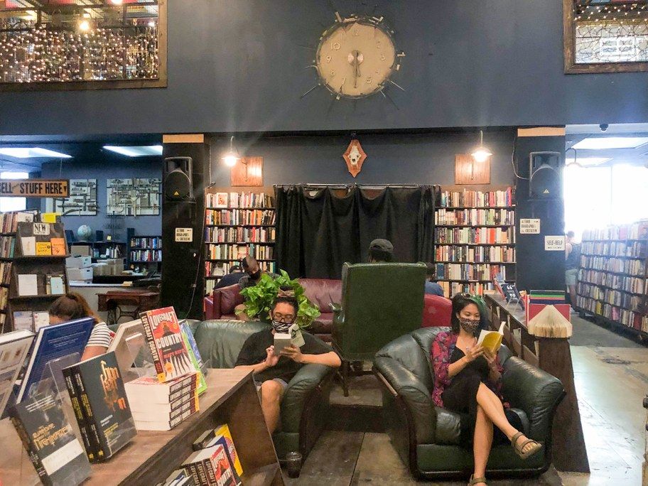 The-Last-Bookstore-online-9