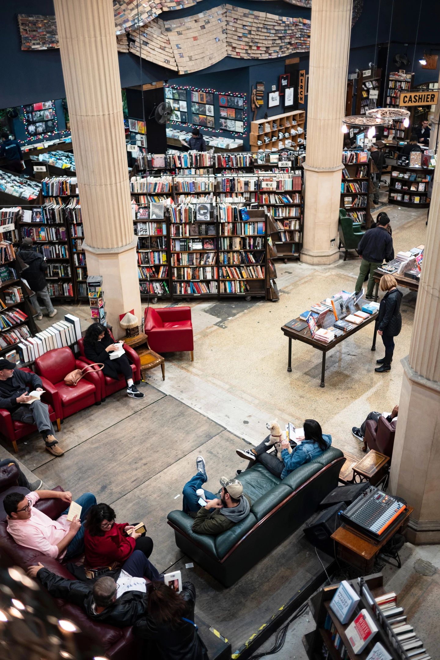 The-Last-Bookstore-online-4